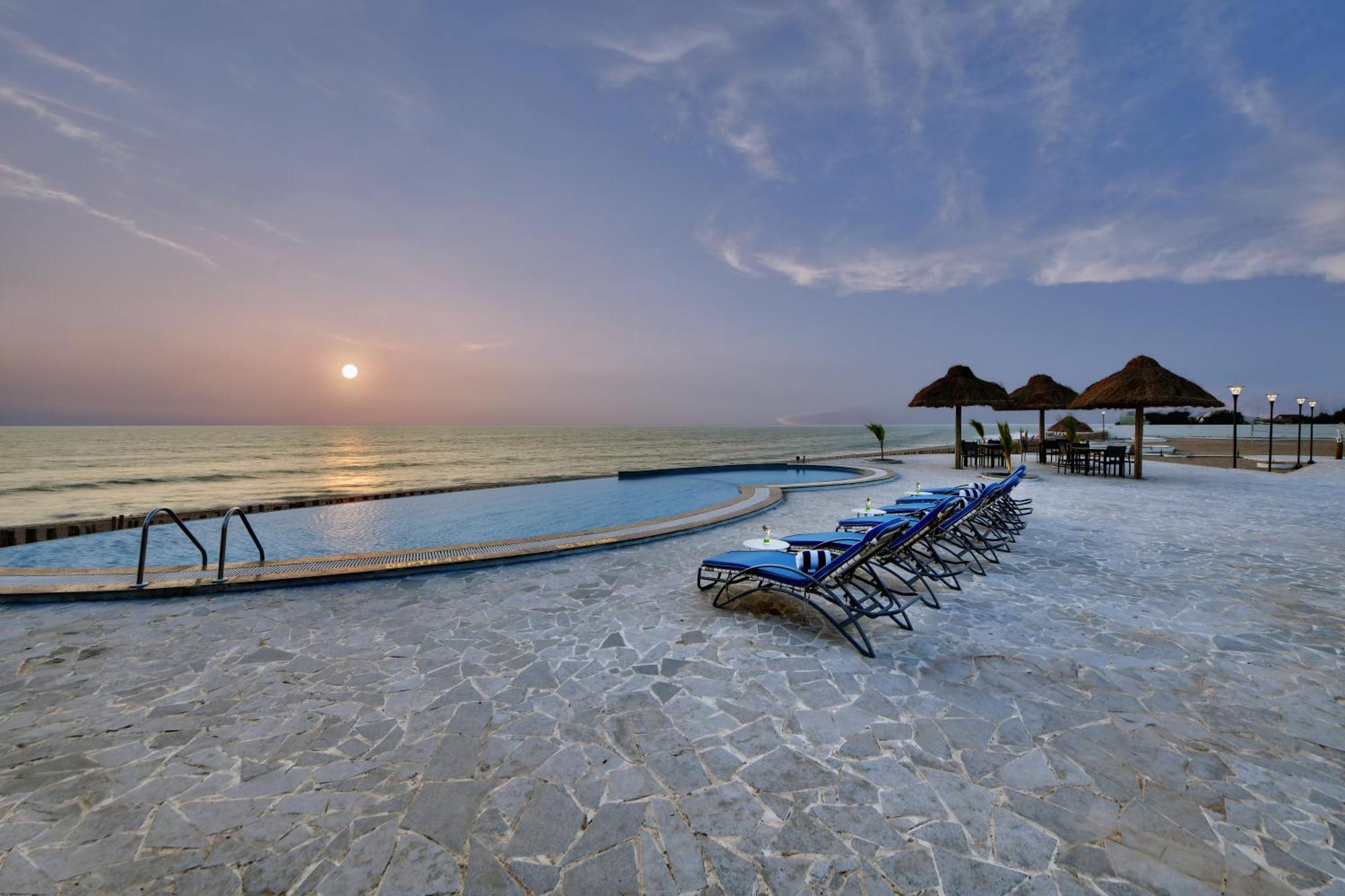 The Fern Leo Beach Resort , Madhavpur Porbandar Exteriör bild